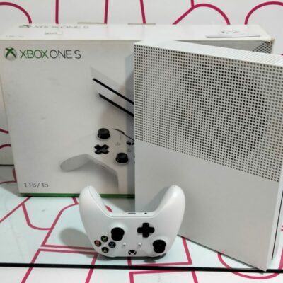 CONSOLA XBOX ONE S 1TB BLANCA C/CAJA ,CABLES Y MANDO ORIGINAL