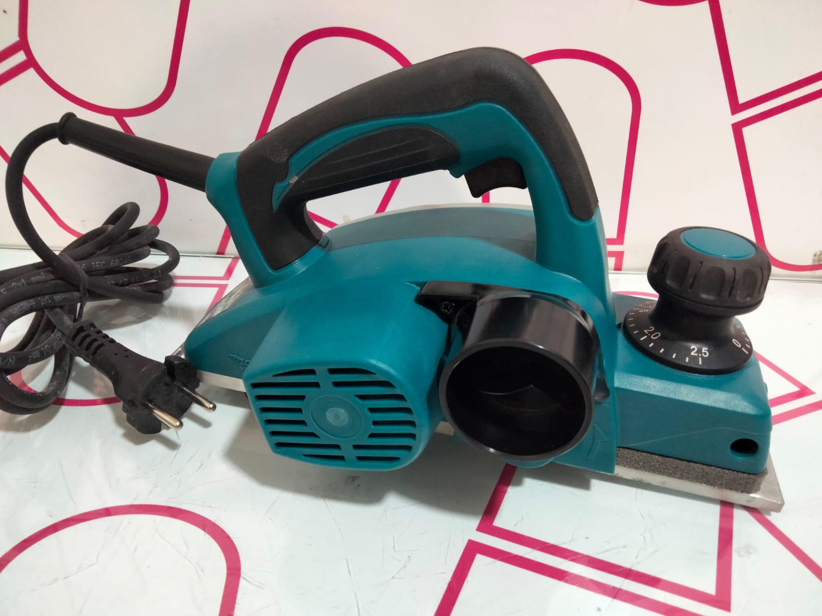Makita KP0810K 82mm Heavy Duty Planer With Carry Case | Power Tool World