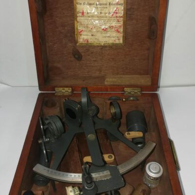 SEXTANTE ANTIGUO INGLES HENRY HUGHES & SON LTD. EN SU CAJA